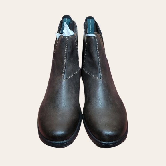 Eastland Cyrus Chelsa Boot brown color